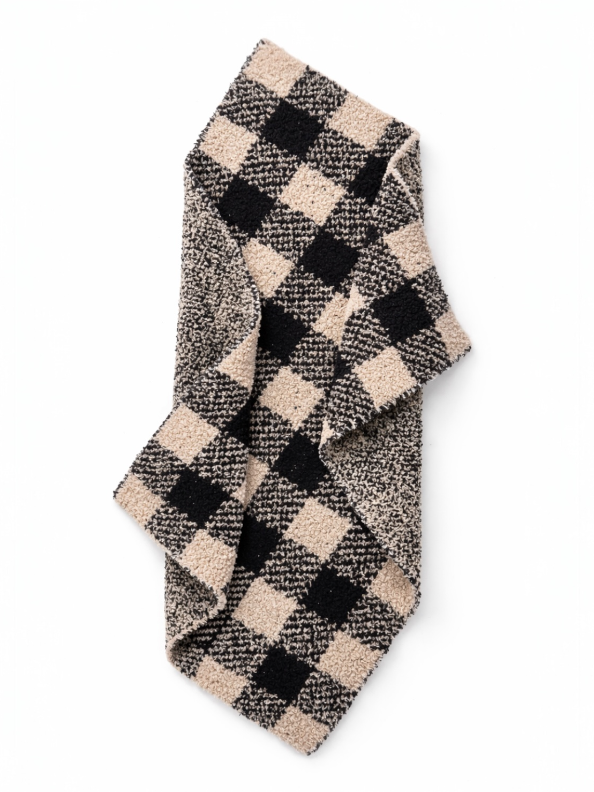 Checkered scarf in black and beige, folded on a white background. Ideal for winter fashion.